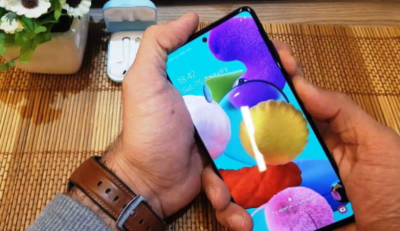 Tirando uma captura de tela no Galaxy A51.