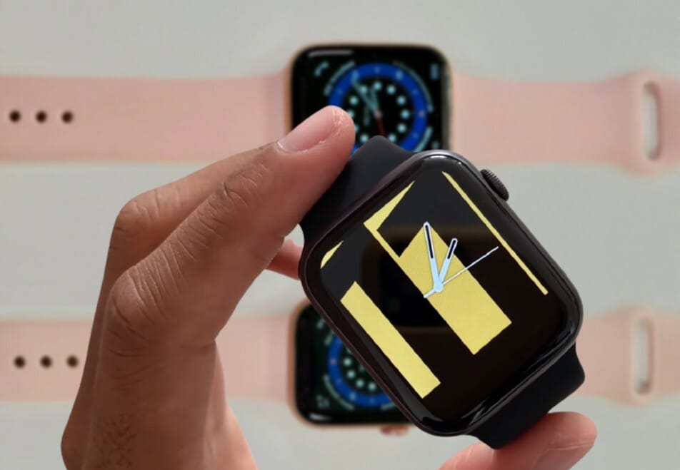Quantas watch faces possui o IWO 13 original?