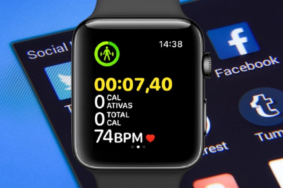 Aplicativos, notificações, monitoramento de exercícios e atividades diárias
