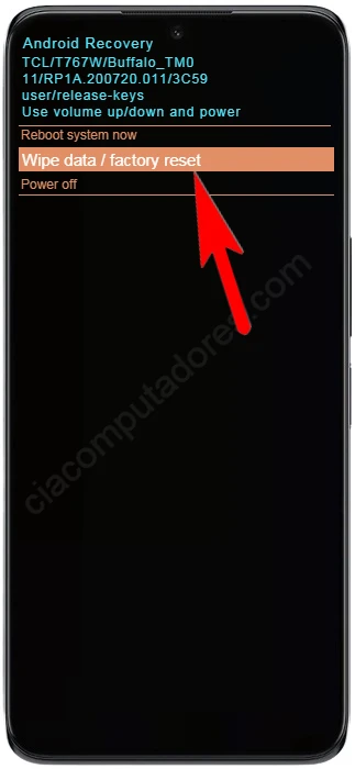 Como formatar o celular TCL 30 XE 5G desligado?