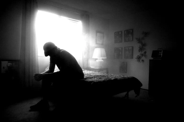 Sensação de ressaca ao acordar sem ter bebido nada.