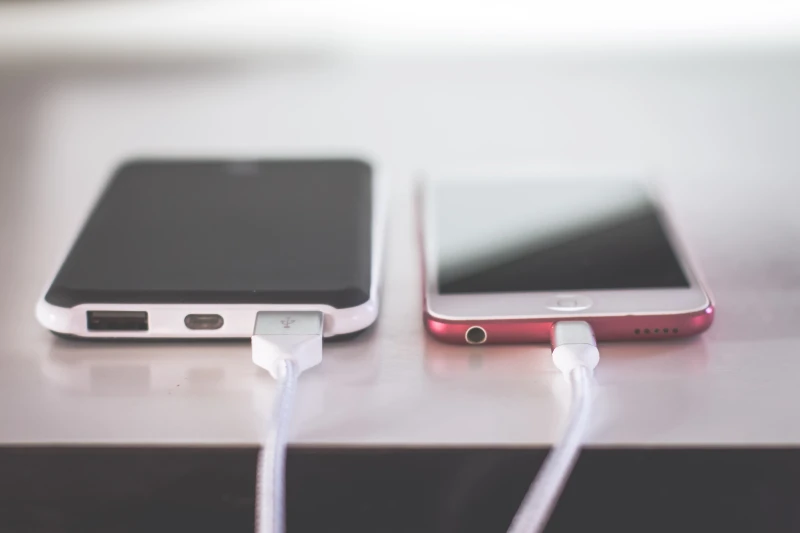 Como transferir arquivos usando um cabo USB?